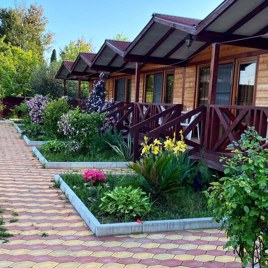 Фасады мини гостиниц. Минигоастиница из бруса. Гуд хаус гудаута. Коттеджи «гуд хаус» абхазия. Фотографии гостевых домов.